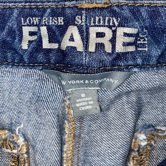 New York & Company Low Rise Skinny Flare Denim Blue Jeans size 8 EUC - Picture 4 of 6